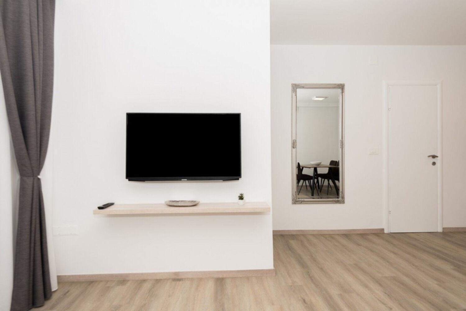 Apartments Mari - 40M From The Beach Makarska Exterior photo