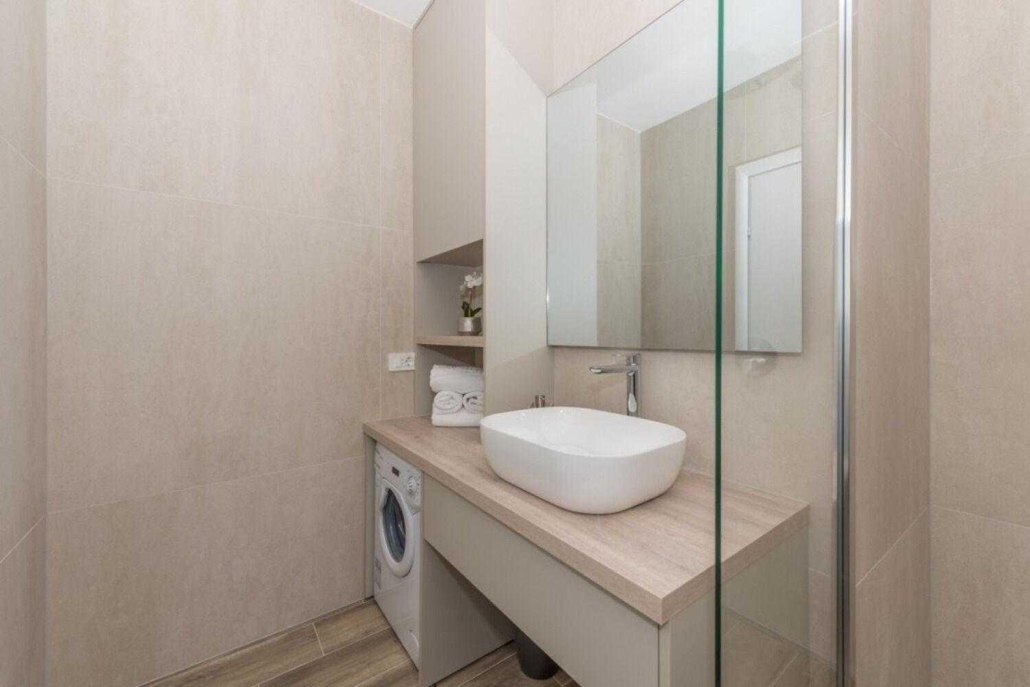 Apartments Mari - 40M From The Beach Makarska Exterior photo